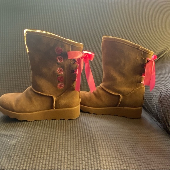 BearPaw “Carly” Shearling Boot Nubuck - Picture 5 of 15